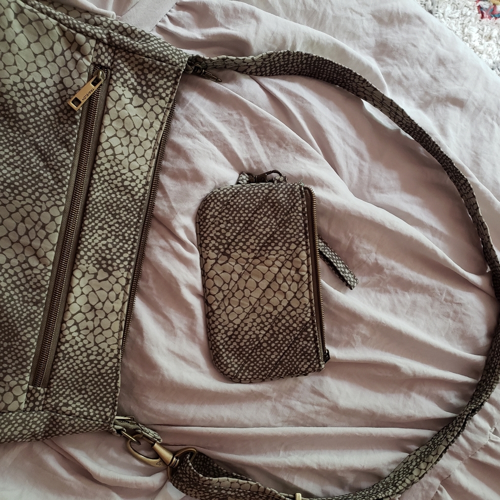 Stylish Travelon Anti-Theft Snakeskin print bag - Picture 3 of 10